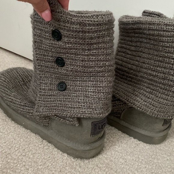 Shoes - Knit Uggs